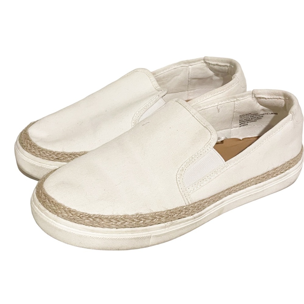 Torrid Size 8WW Wide White Canvas Low Top Slip on Sneakers